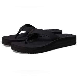 Step out in style and comfort wearing Sanuk® Highland Slippers
Slip-on style